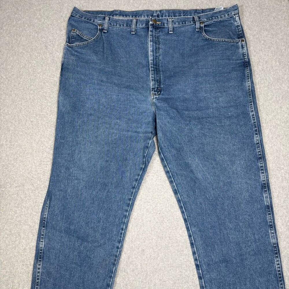 Wrangler rugged wear relaxed fit mens jeans 50 x 32 medium wash workwear 35001ai